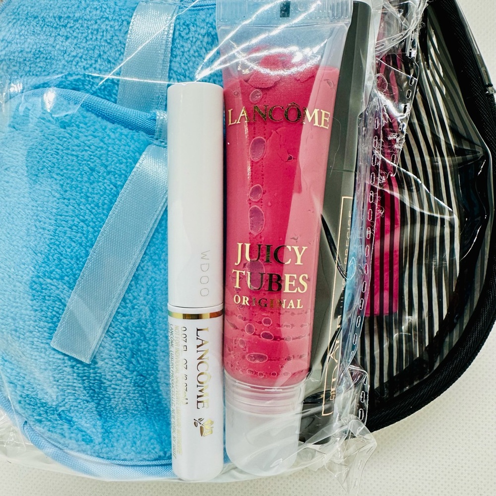 Gifted to Alana
Lancome Tickled Pink Juicy Tubes Bundle - Picture 1 of 11